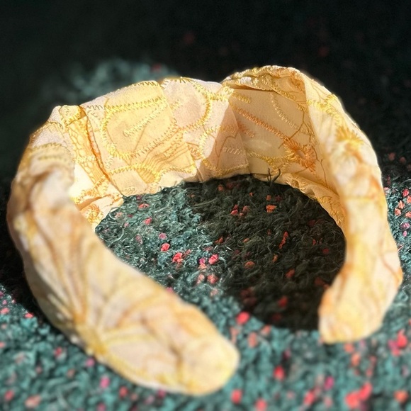 ‼️RARE‼️🎸ANTHROPOLGIE🎸🔥NWOT🔥Yellow Embroidered Sunburst Headband - Picture 15 of 16
